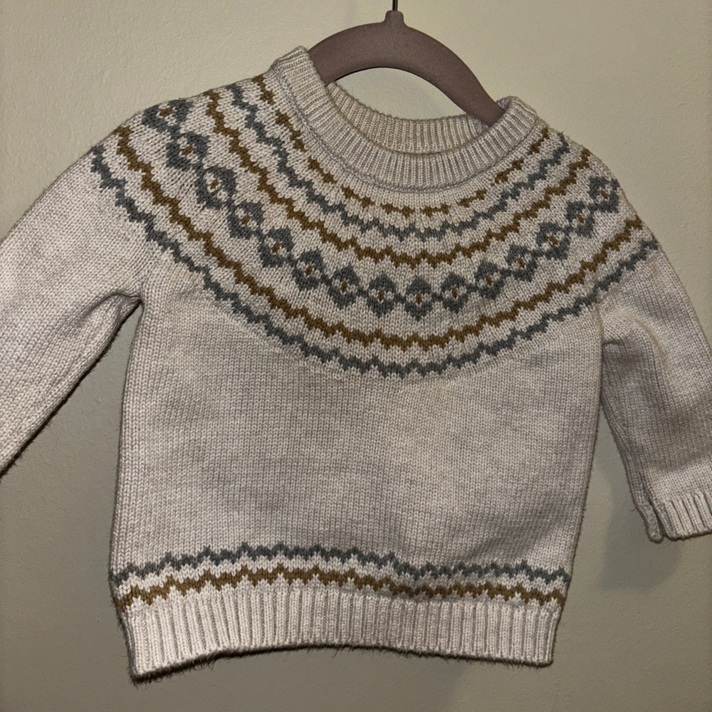Cozy Knit Sweater with Patterned Design